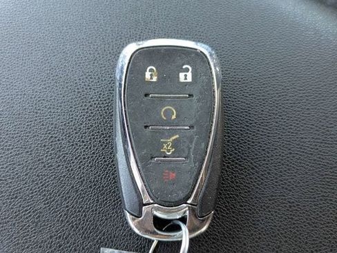Used 2021 Chevrolet Equinox LT w/ Driver Convenience Package FWD image 26