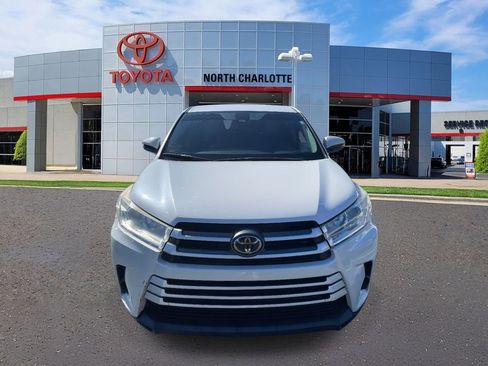 Used 2019 Toyota Highlander LE image 3
