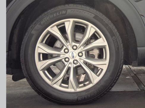 Used 2023 Ford Explorer XLT w/ Equipment Group 202A image 5