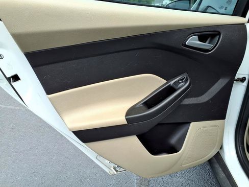 Used 2014 Ford Focus SE FWD image 12