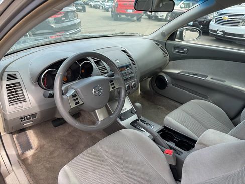 Used 2005 Nissan Altima 3.5 SE image 26
