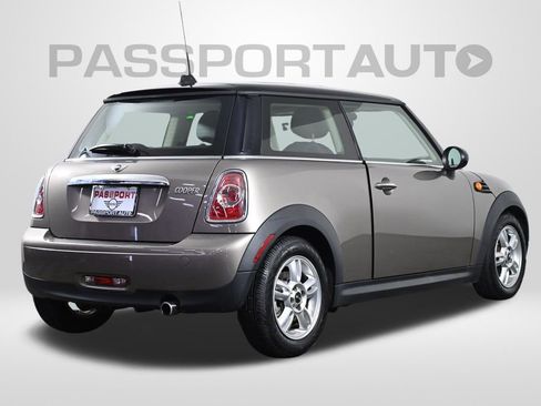 Used 2013 MINI Cooper Hardtop image 9