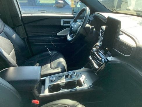 Used 2023 Ford Explorer Platinum w/ Technology Package AWD/4WD image 16