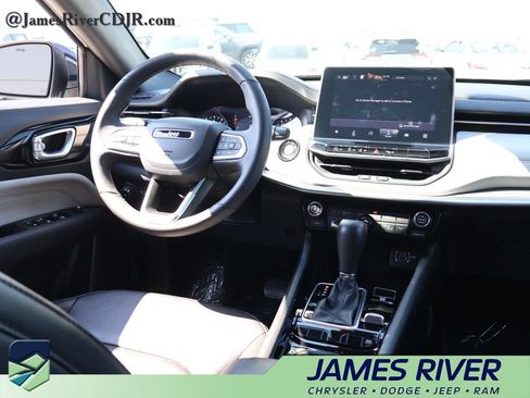 Used 2025 Jeep Compass Limited AWD/4WD image 13