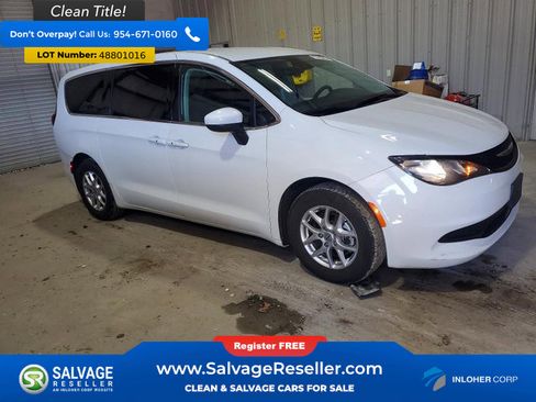 Used 2023 Chrysler Voyager LX image 5