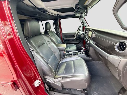 Used 2022 Jeep Wrangler Unlimited Sahara AWD/4WD image 31