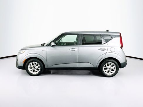 Used 2022 Kia Soul LX w/ Technology Package image 4