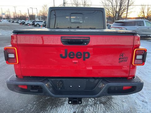 Used 2021 Jeep Gladiator Willys image 7