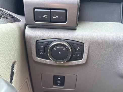 Used 2018 Ford F250 XLT w/ XLT Premium Package AWD/4WD image 32
