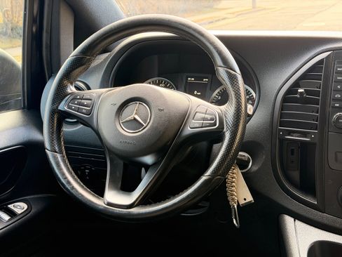 Used 2017 Mercedes-Benz Metris Passenger image 37