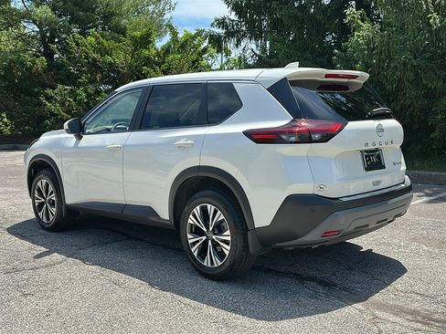 Used 2023 Nissan Rogue SV AWD/4WD image 7