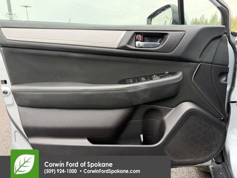 Used 2017 Subaru Outback 2.5i Premium AWD/4WD image 18