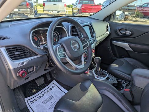 Used 2017 Jeep Cherokee Trailhawk w/ Comfort/Convenience Group image 9