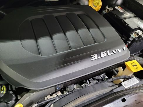 Used 2018 Dodge Grand Caravan GT image 28