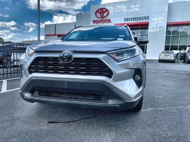 Used 2021 Toyota RAV4 XLE Premium FWD image 3