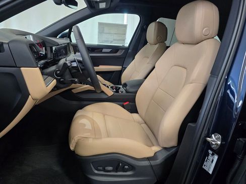 New 2025 Porsche Cayenne image 5