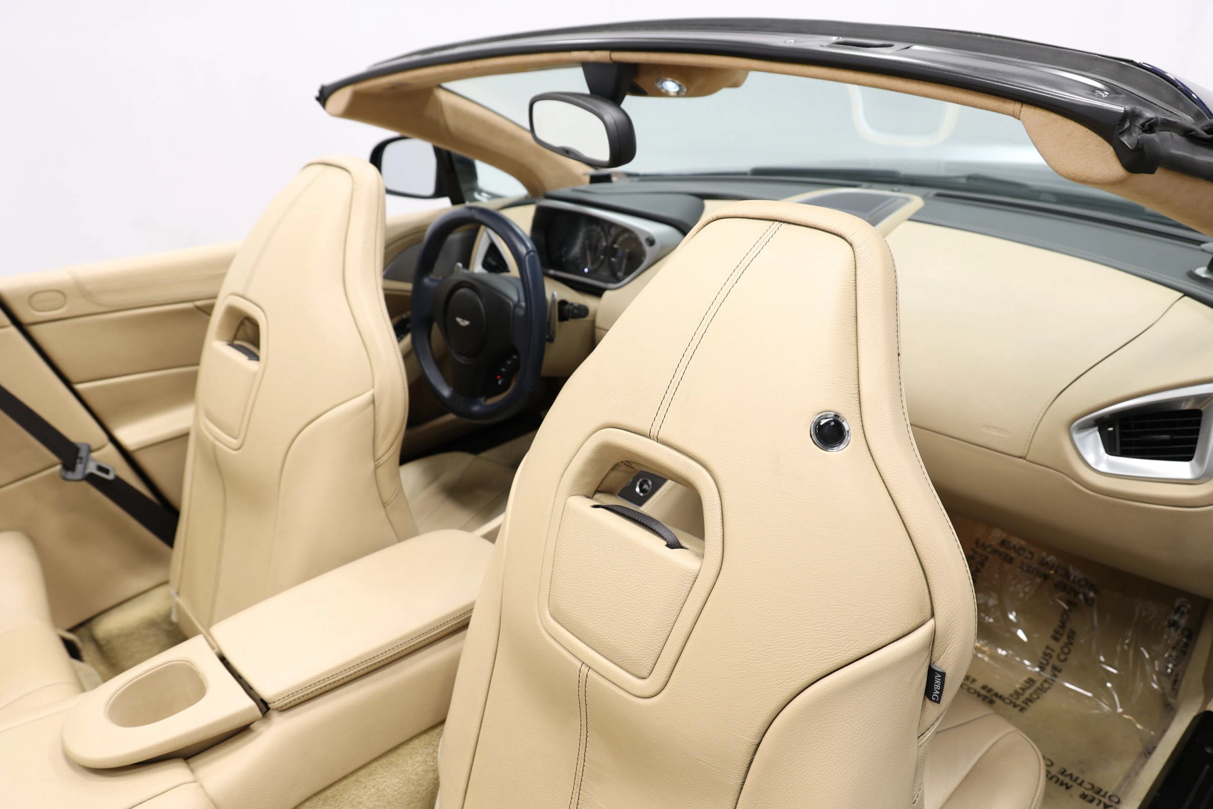 Used 2016 Aston Martin Vanquish Volante RWD image 65