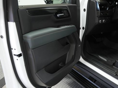 New 2026 GMC Yukon XL AT4 w/ AT4 Premium Plus Package AWD/4WD image 28