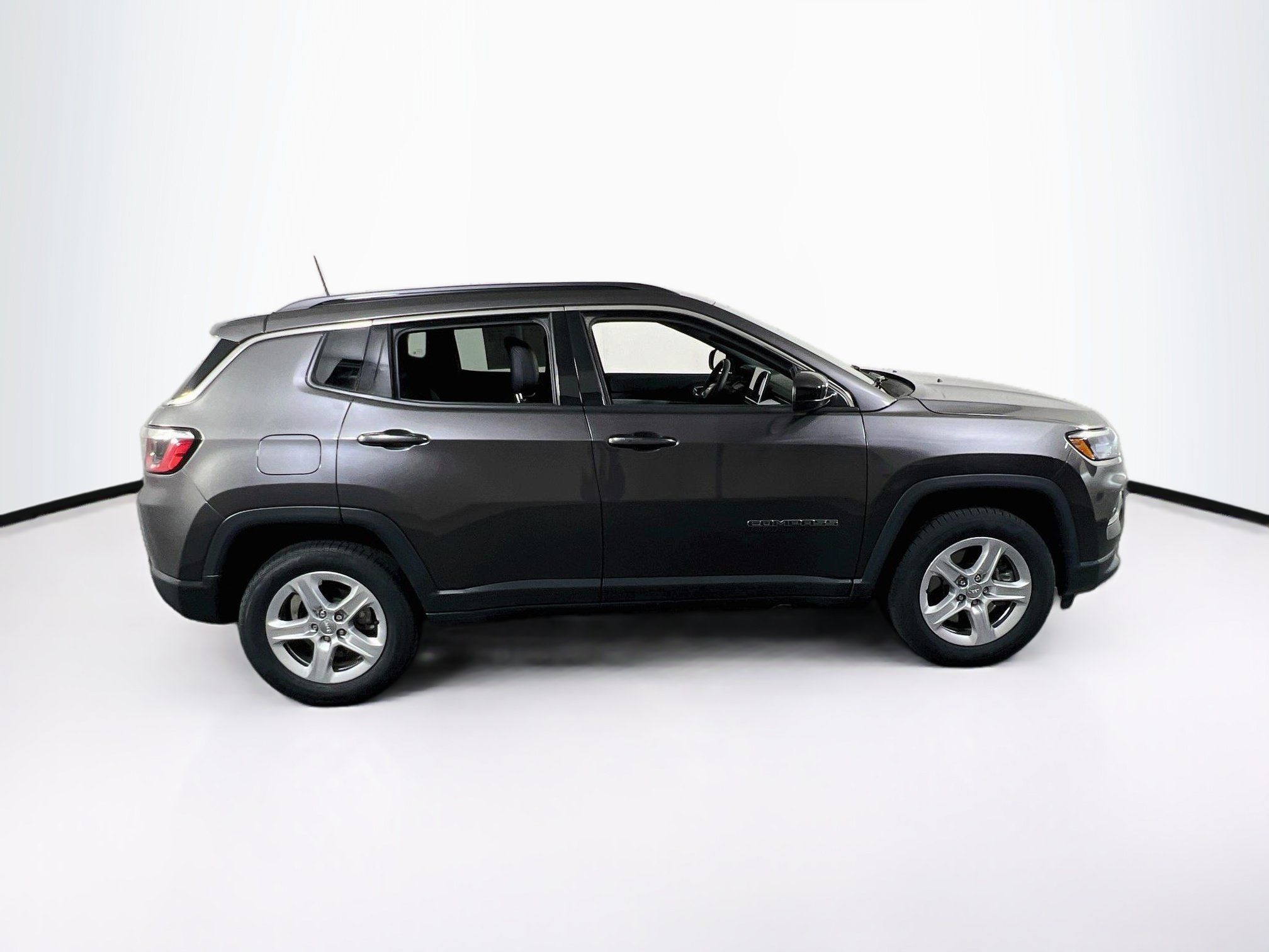 Used 2023 Jeep Compass Latitude AWD/4WD image 4