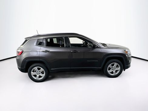 Used 2023 Jeep Compass Latitude AWD/4WD image 4