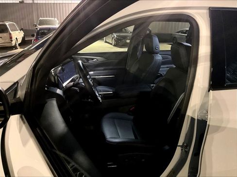 Certified 2025 Chevrolet Traverse LT image 9