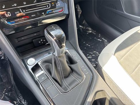 New 2025 Volkswagen Taos SE image 23