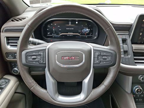 Used 2022 GMC Yukon XL SLT w/ SLT Premium Package AWD/4WD image 16