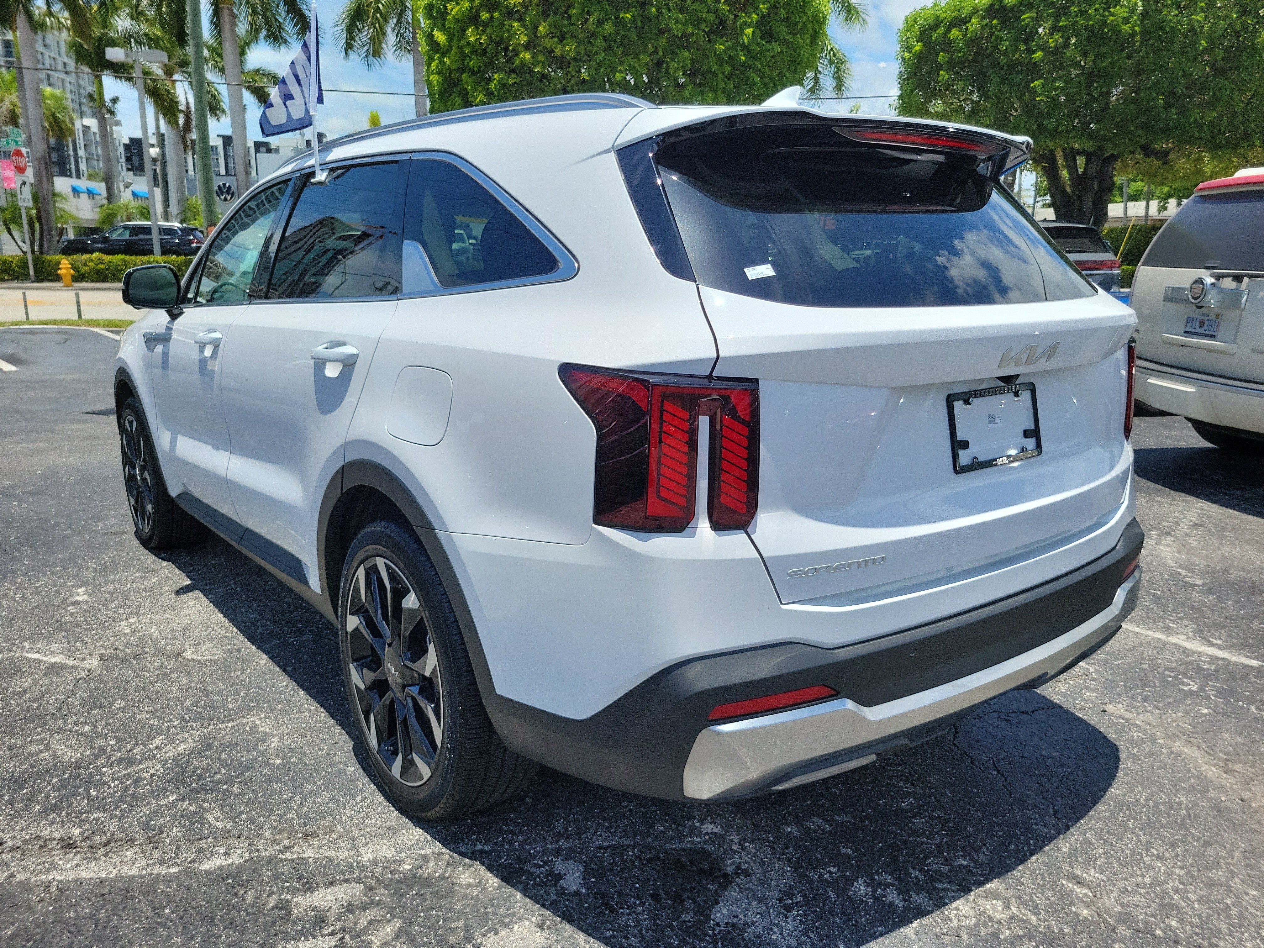 Used 2025 Kia Sorento SX FWD image 3
