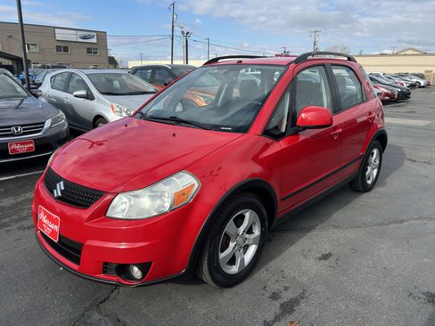 Used 2011 Suzuki SX4 Crossover image 2