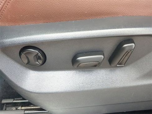 Certified 2020 Volkswagen Tiguan SE R-Line image 20