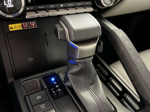 Used 2024 Toyota Tacoma Limited w/ Limited Package (LT) image 19