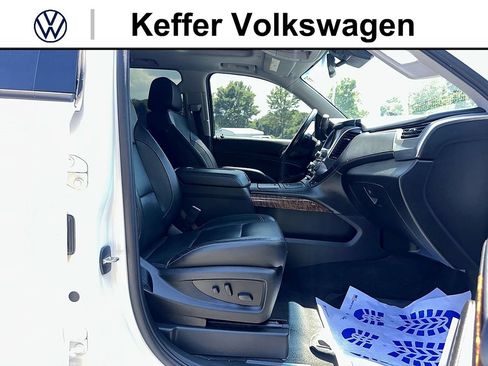 Used 2020 Chevrolet Suburban Premier AWD/4WD image 29