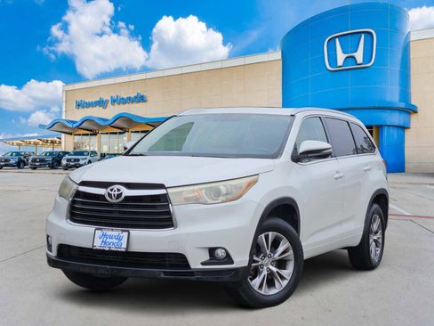 Used 2015 Toyota Highlander XLE image 1
