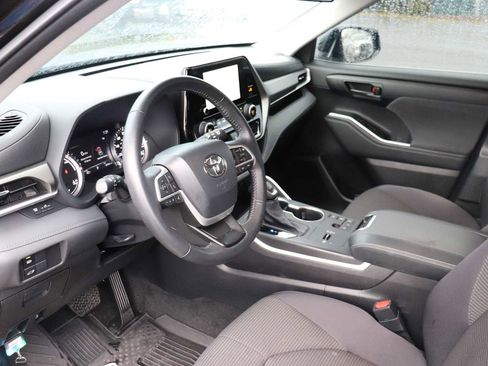 Used 2023 Toyota Highlander LE image 10