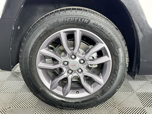 Used 2023 GMC Terrain SLT image 32