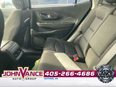 Used 2022 GMC Terrain SLE w/ Driver Convenience Package image 4