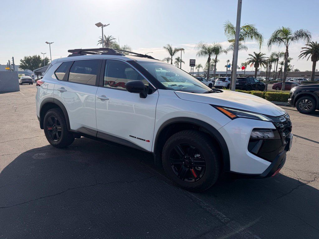 Used 2025 Nissan Rogue SV AWD/4WD image 5