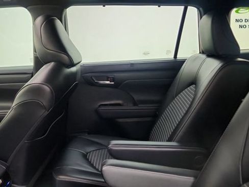 Used 2022 Toyota Highlander XSE AWD/4WD image 31