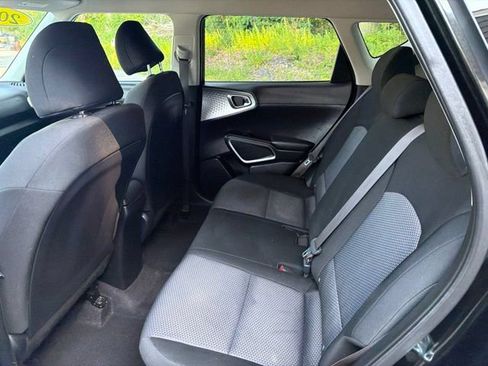 Used 2023 Kia Soul LX w/ Option Group 015 FWD image 17