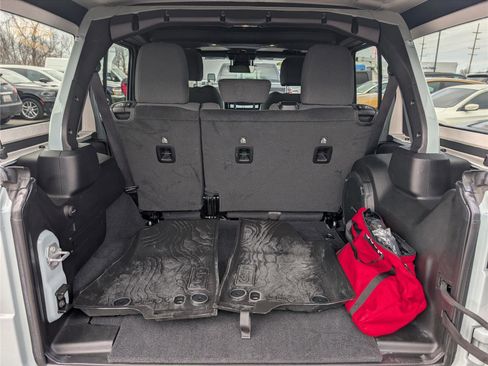 Used 2024 Jeep Wrangler Sahara w/ Technology Group image 13