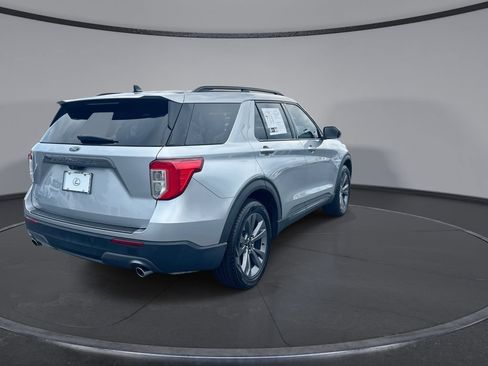 Used 2023 Ford Explorer XLT w/ Equipment Group 202A RWD image 11