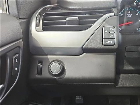 Used 2019 Chevrolet Suburban LT image 22