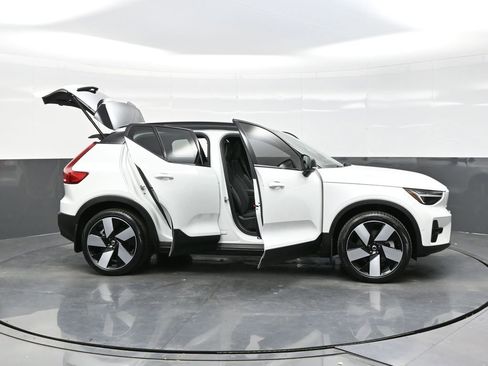 Used 2024 Volvo XC40 Recharge Ultimate w/ Protection Package Premier image 40
