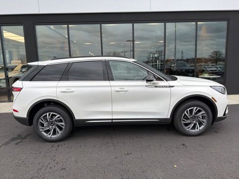 New 2026 Lincoln Corsair Premiere image 2