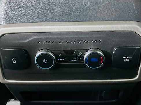 Used 2024 Ford Expedition XLT image 27