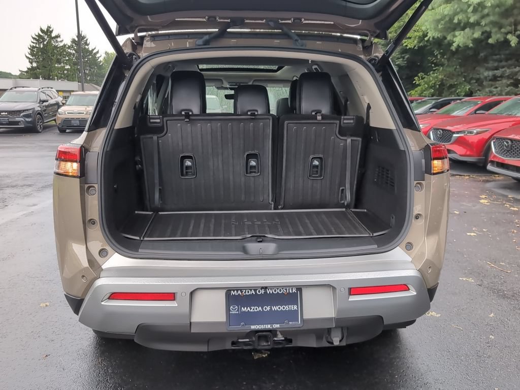 Used 2023 Nissan Pathfinder Platinum AWD/4WD image 11
