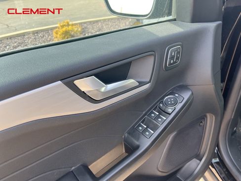 New 2024 Ford Escape SE w/ PHEV Premium Package image 30