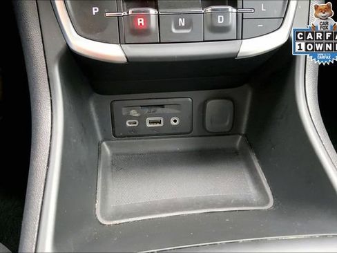 Used 2024 GMC Terrain SLT image 32