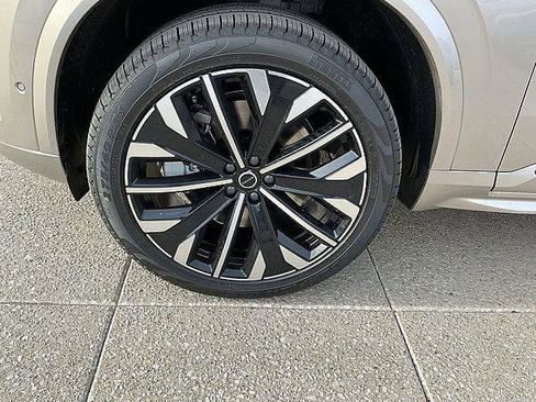 New 2026 Volvo XC90 T8 Plus w/ Protection Package Premier AWD/4WD image 12