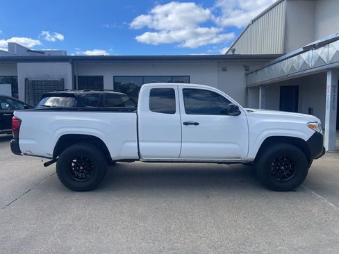 Used 2023 Toyota Tacoma SR image 4